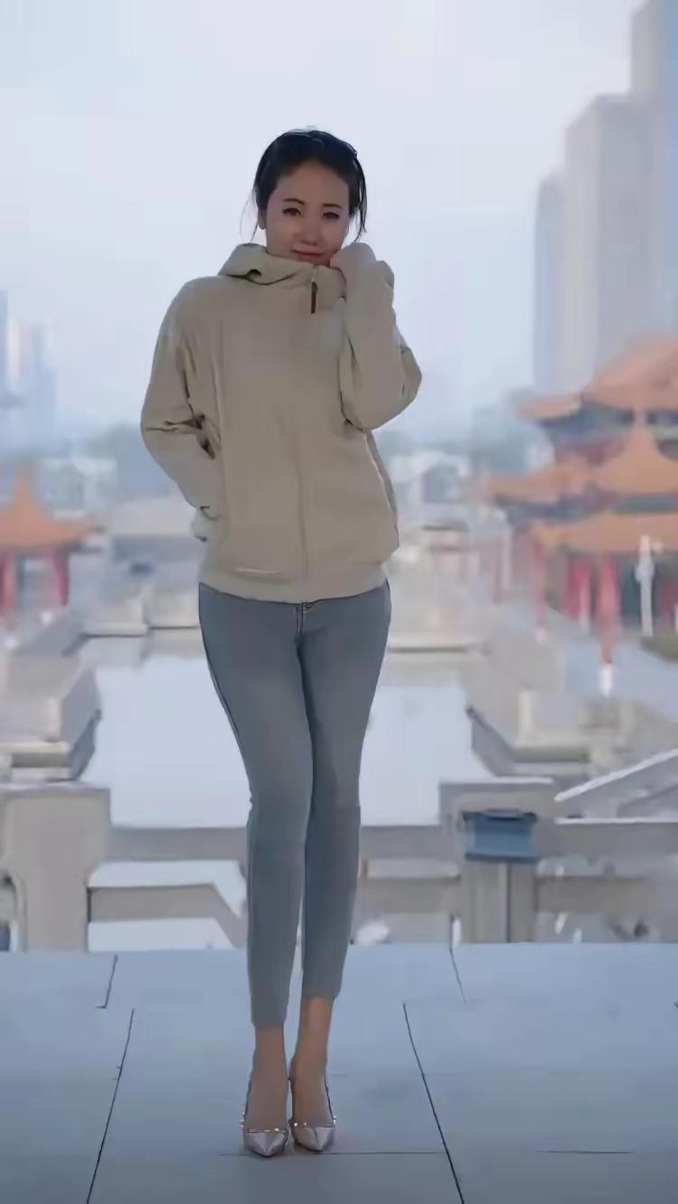 都市时尚风，简约穿搭，自信满满！👗👠