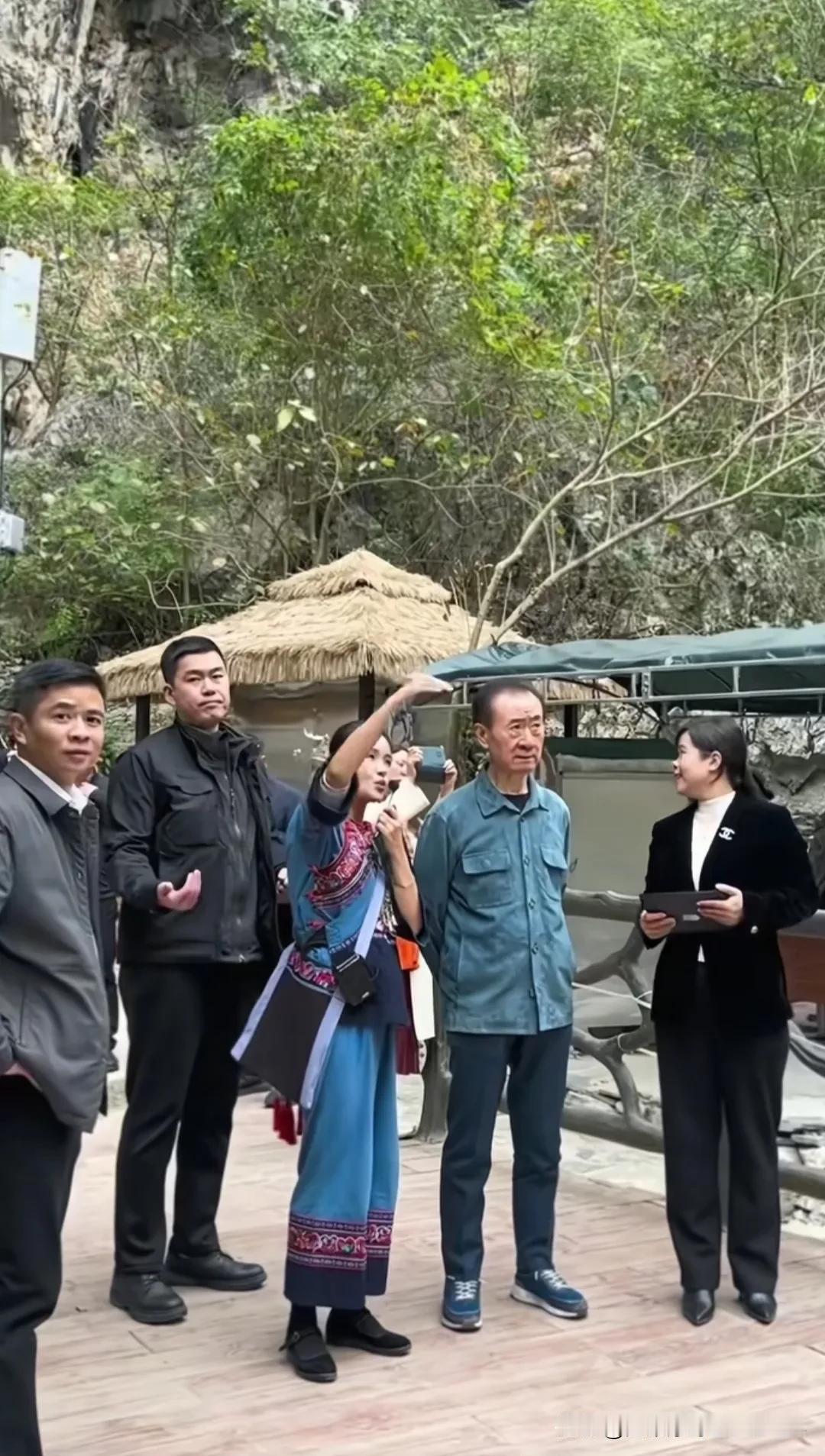 王撕聪你再不回来，就晚了！王健林是真有斗志，前两天现身贵州，考察贵州罗甸大小