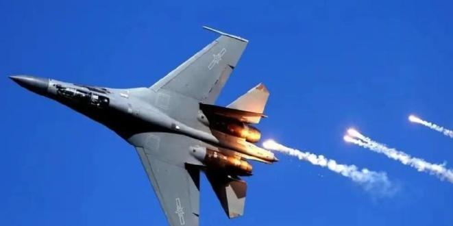 菲飞机偷拍渚碧岛失败，中方一口气打出三枚曳光弹，菲海警逃窜后直呼侥幸！近期，