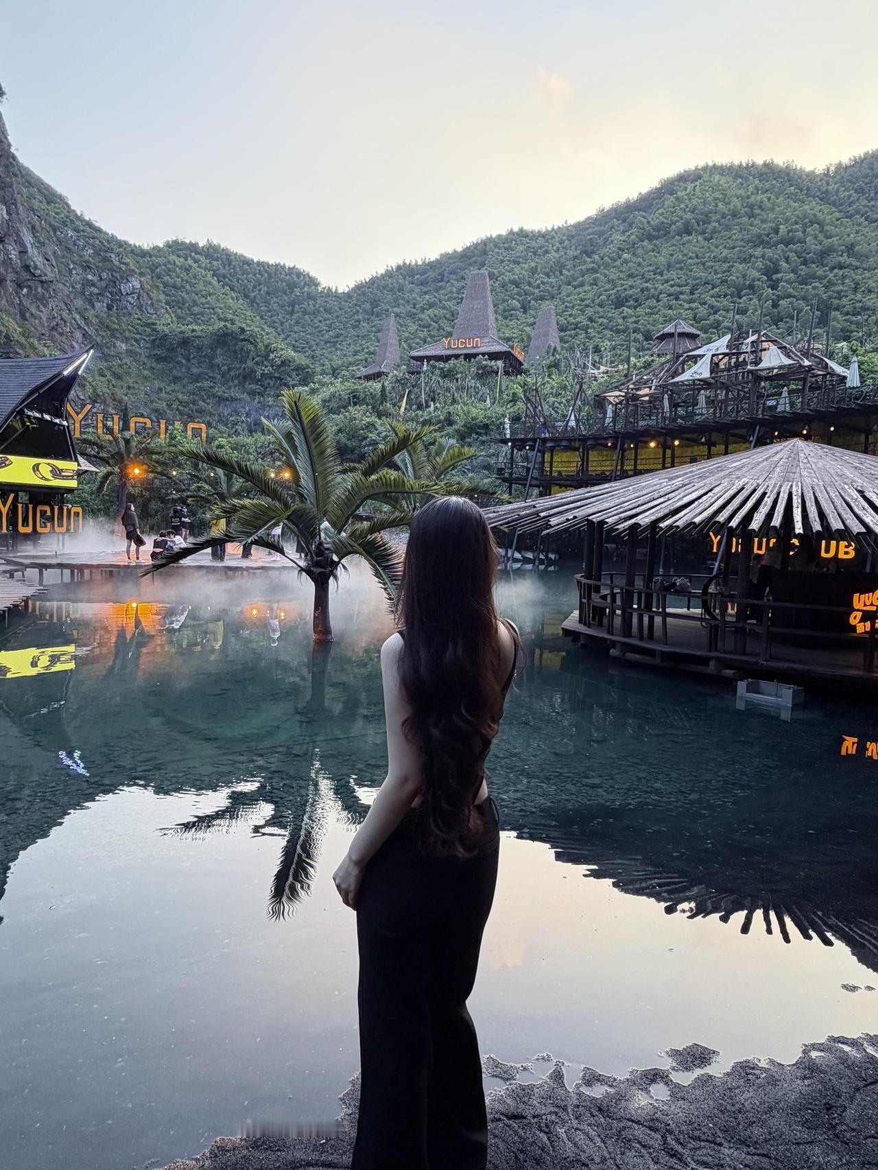 观察发现：如果一个女人还在穿四五年前的衣服，要么是她身材没变，要么