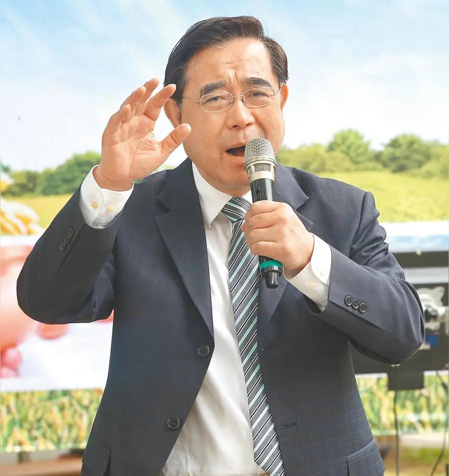 前新党主席郁慕明担心现任新党主席吴臣典变绿，我赞同郁慕明的看法。