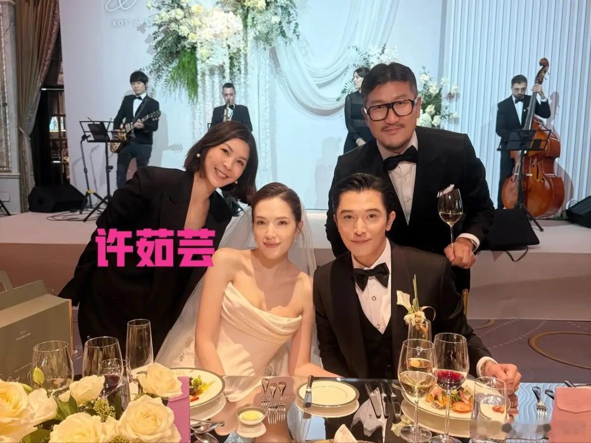 参加邱泽许玮甯婚宴的宾客，陆续晒出当晚的照片！居然还有许茹芸、李安，小两口的人缘