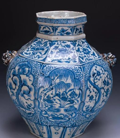 1977年，辽宁鞍山，一男子鬼鬼祟祟地走进农妇家的院子，偷了一罐酸菜。农妇李