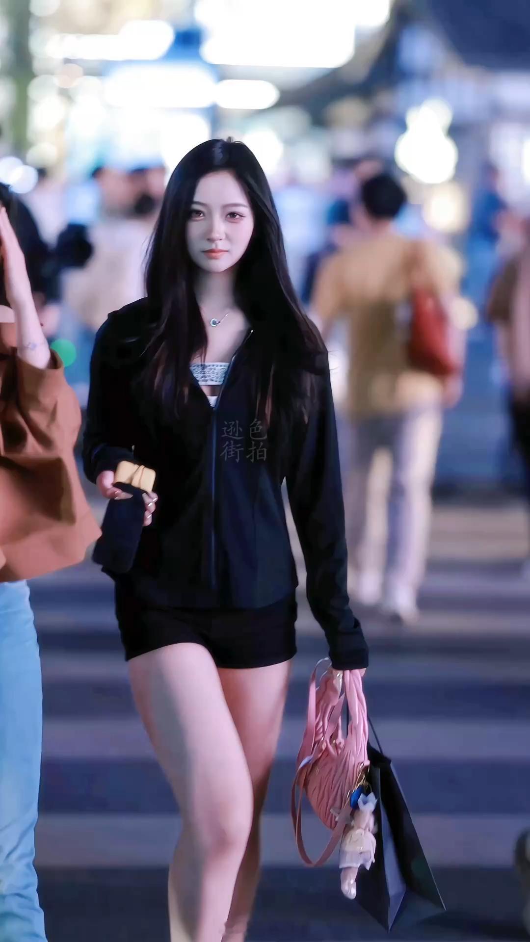 【成都街拍】晚安🌙🌙🌙丨摄影拍照每日穿搭​​​