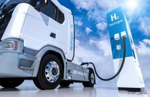 贵金属三傻集体暴走，白银+150%，铂金+140%，黄金+72%。今