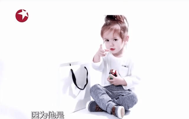 混血男孩被误以为是女孩子, 妈妈: 觉得好玩, 儿子长的像女儿