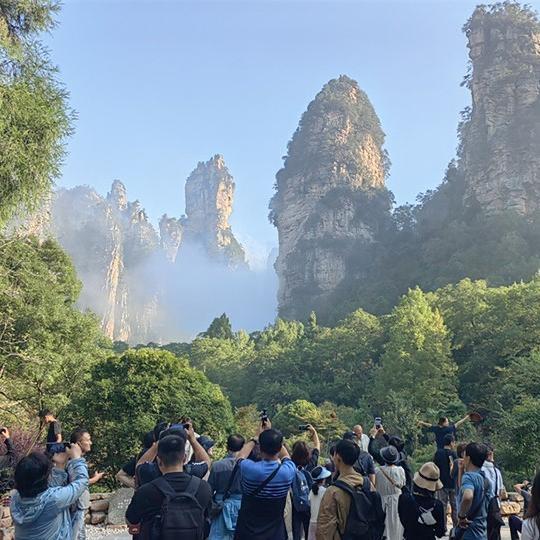 匈牙利留学生恶意剪辑抹黑张家界售票员匈牙利留学生使用匈牙利居留卡，想要购买学生