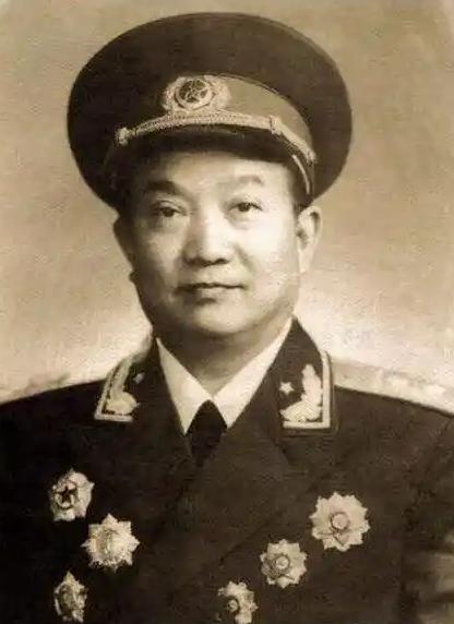 开国中将李雪三，河南焦作人，他有一段非常悲惨的身世。 李雪三1910年出生，