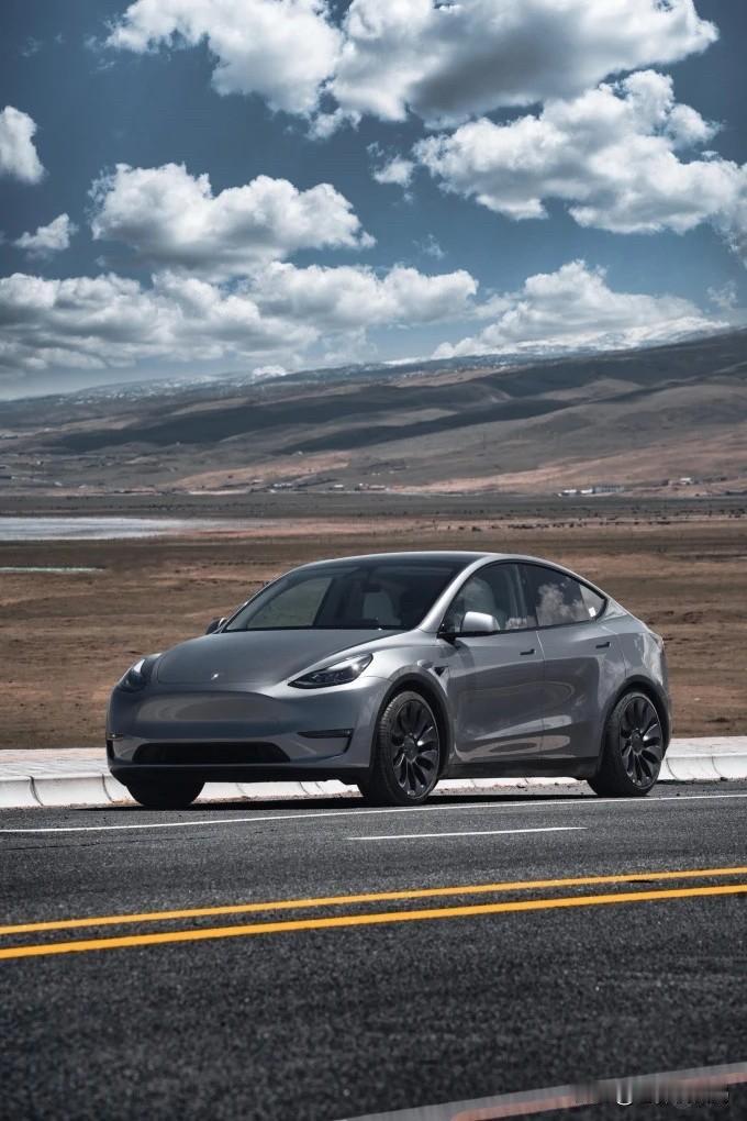 买纯电车不就图冰箱彩电大沙发吗？怎么“毛坯房”卖的最好？去年年初的时候听到不少