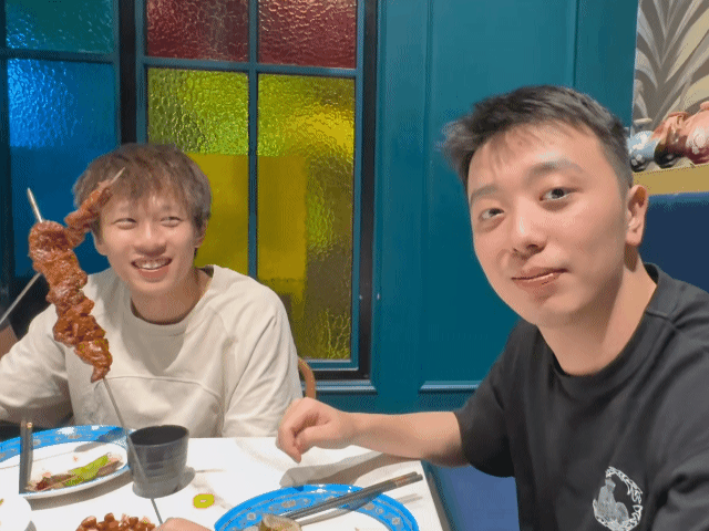 庆祝方式:吃羊肉串[捂脸哭]，晋级总决赛的汕头明润队员们去吃羊肉串庆祝了，20