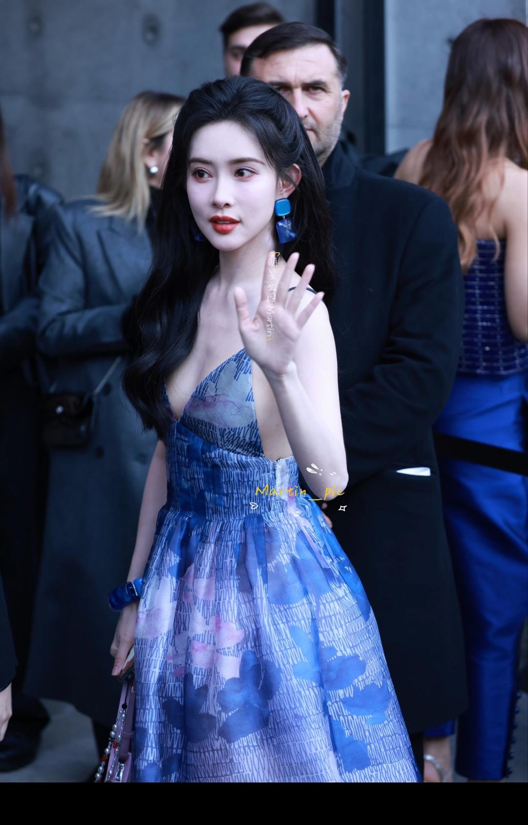 看过她综艺的都知道她是个搞笑女，其实她身材也是真的很顶！她就是天生当女明星的料