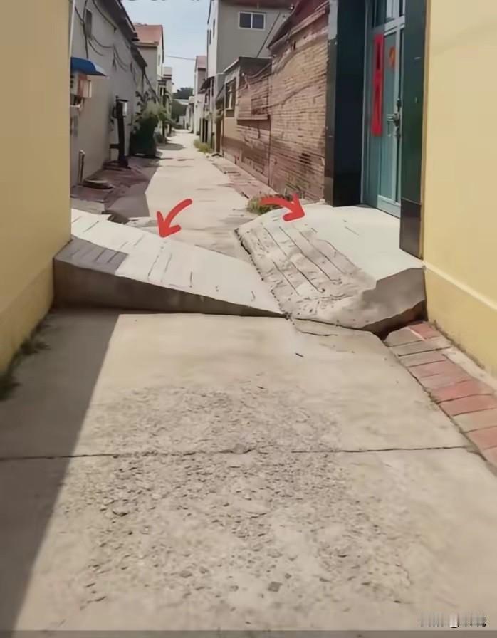 家门口的路属于个人，还是属于村里？