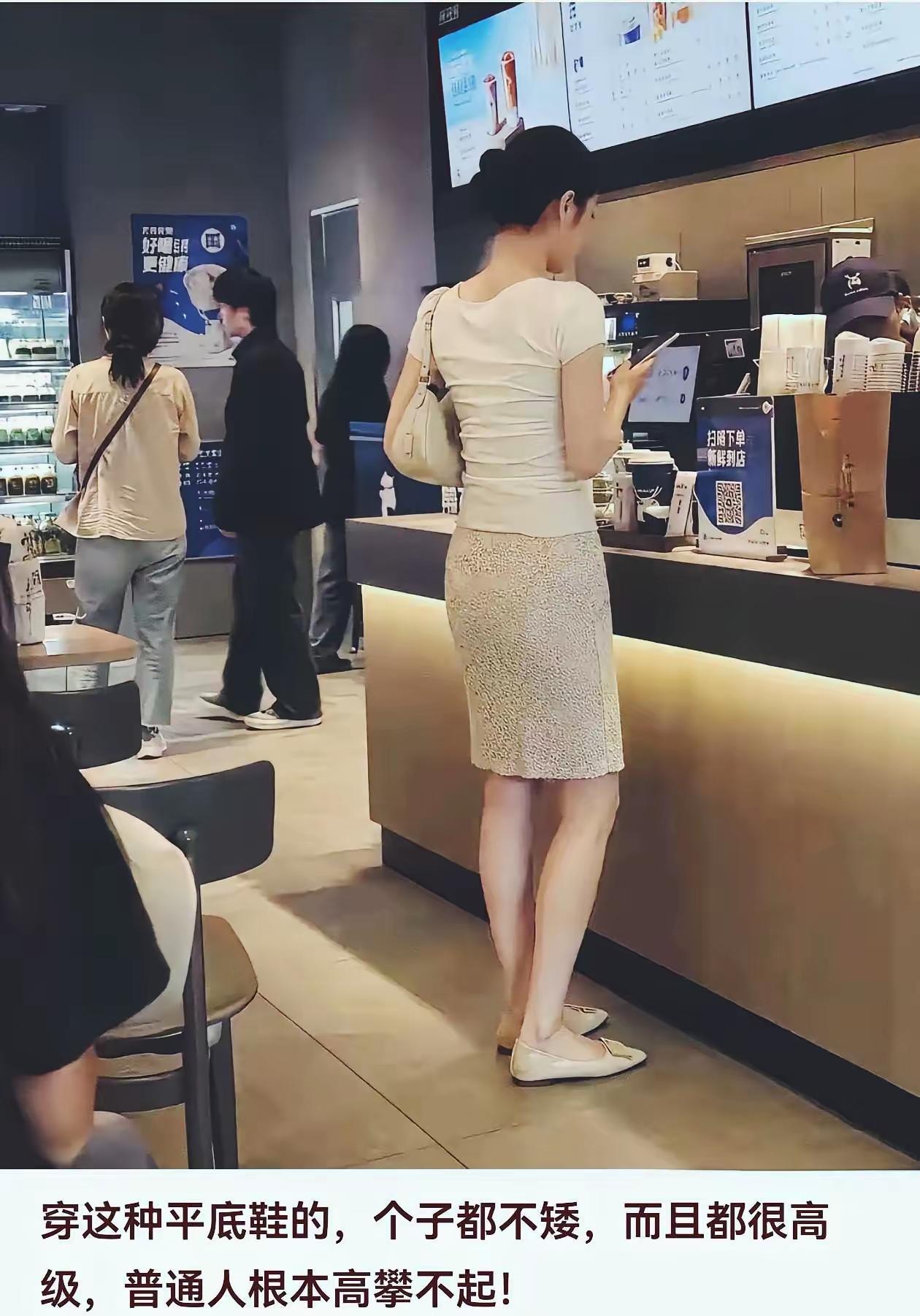 平底鞋，高跟鞋，人字拖，凉鞋你觉得哪种更能体现女性的美?