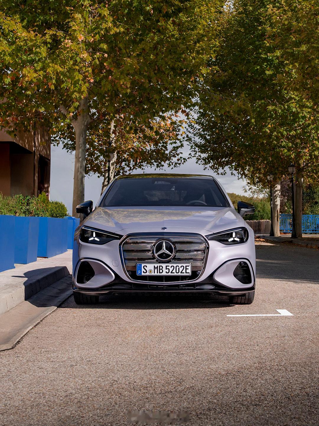 全新纯电C级，太有特点了我都没敢认，各位品鉴一下大v聊车奔驰c级