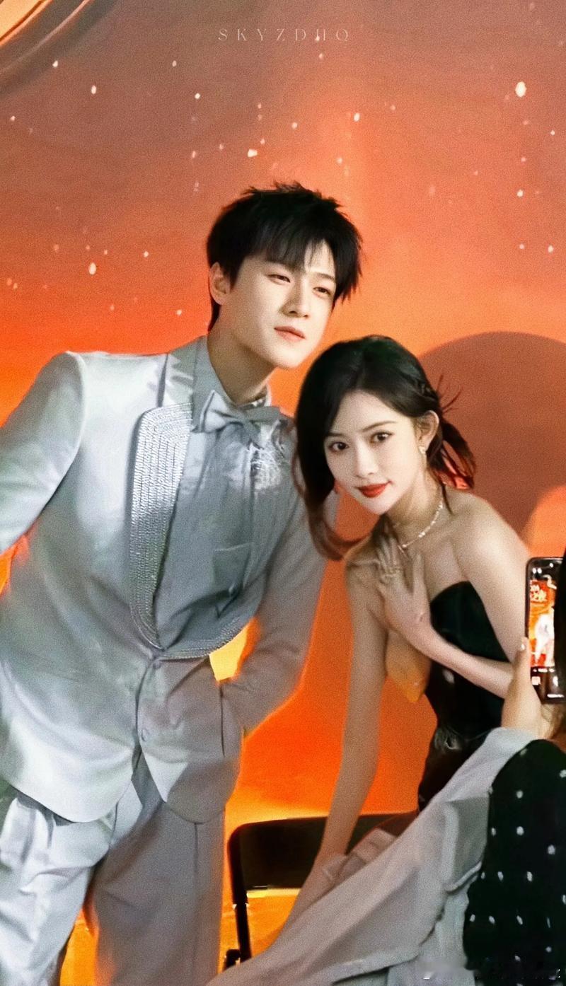 孟子义李昀锐各回各家热点观点﻿狗仔一爆料，代拍就辟谣？“昀牵孟绕”又被拉出来挡