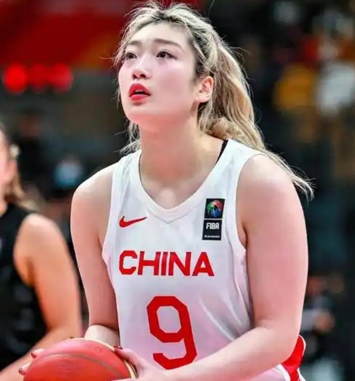 中国女篮郑薇重新执教，重点请回这一人，入选如下12人名单，可重新创造辉煌成就！