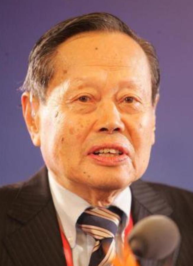 杨振宁教授曾毫不避讳地指出：“《易经》根本毫无逻辑，就是那个狗屁不通的东西，阻碍
