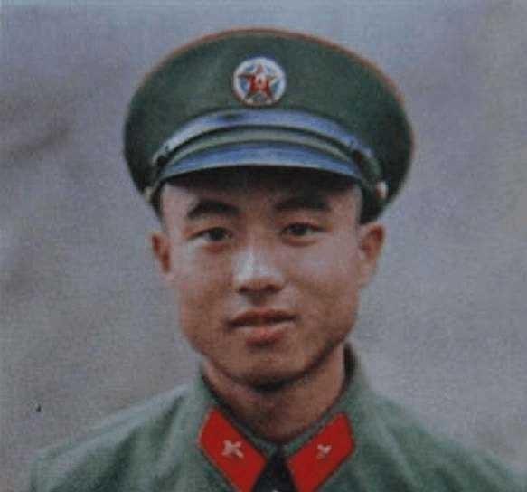 1987年，侦察参谋傅平山牺牲后，其遗体被越军浇在水泥基座中，部队首长指示：花1