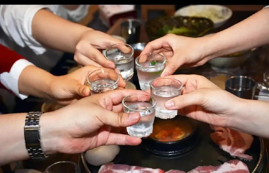 禁酒令下，宴席和餐饮要凉？八小时禁酒、禁违规吃喝，公职人员不敢赴宴，生日宴
