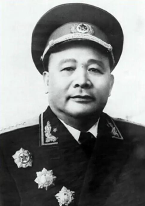 1937年，徐海东率部伏击了日军20多辆卡车，在清点战利品的时候，战士们却愣住了