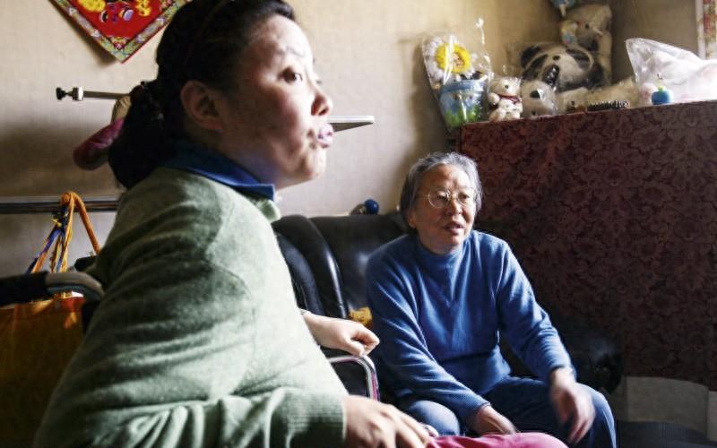 今天翻到朱令案的新大纲，不是小说，是2026年刚修订的。里面写的全是1994年那