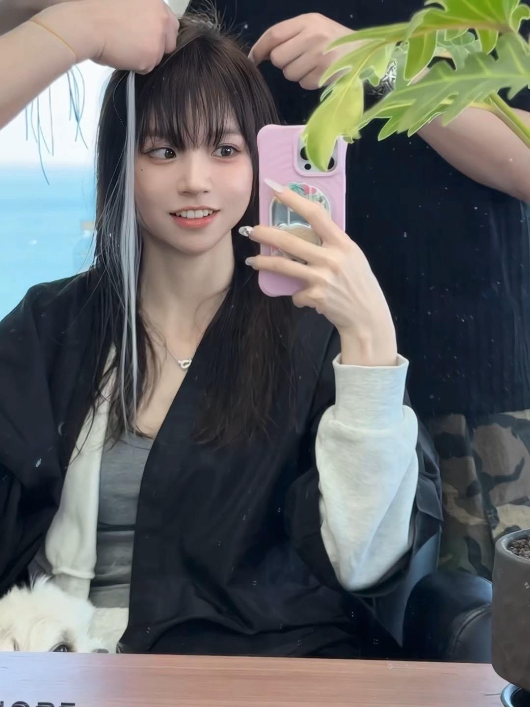 托尼老师非得给我接两撮白头发૮・ᴥ・ ა和小狗一个颜色