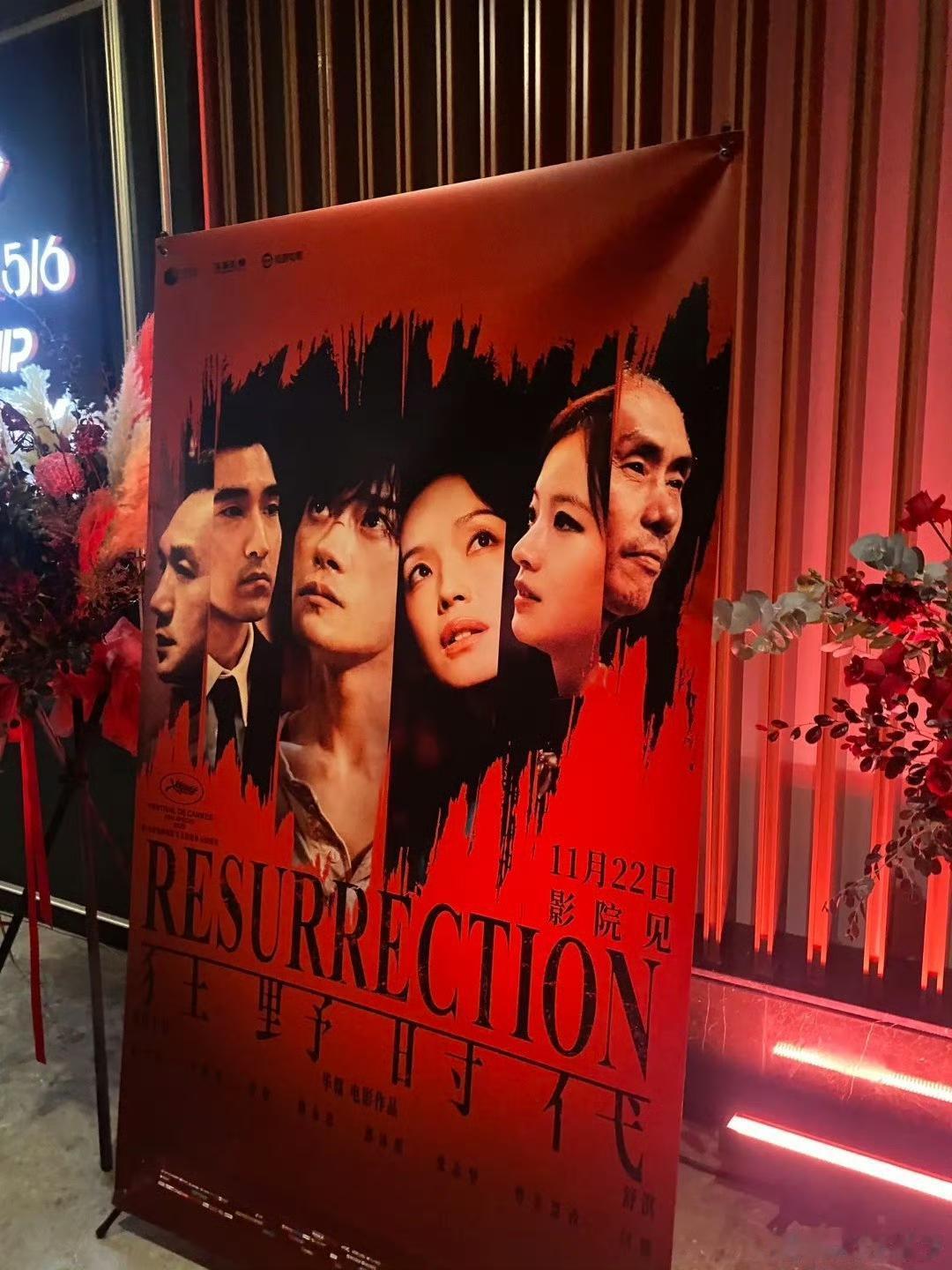 谁能拒绝易烊千玺宠小女孩啊！一句“是的是的，小女孩说的话都对”直接戳中萌点，温柔