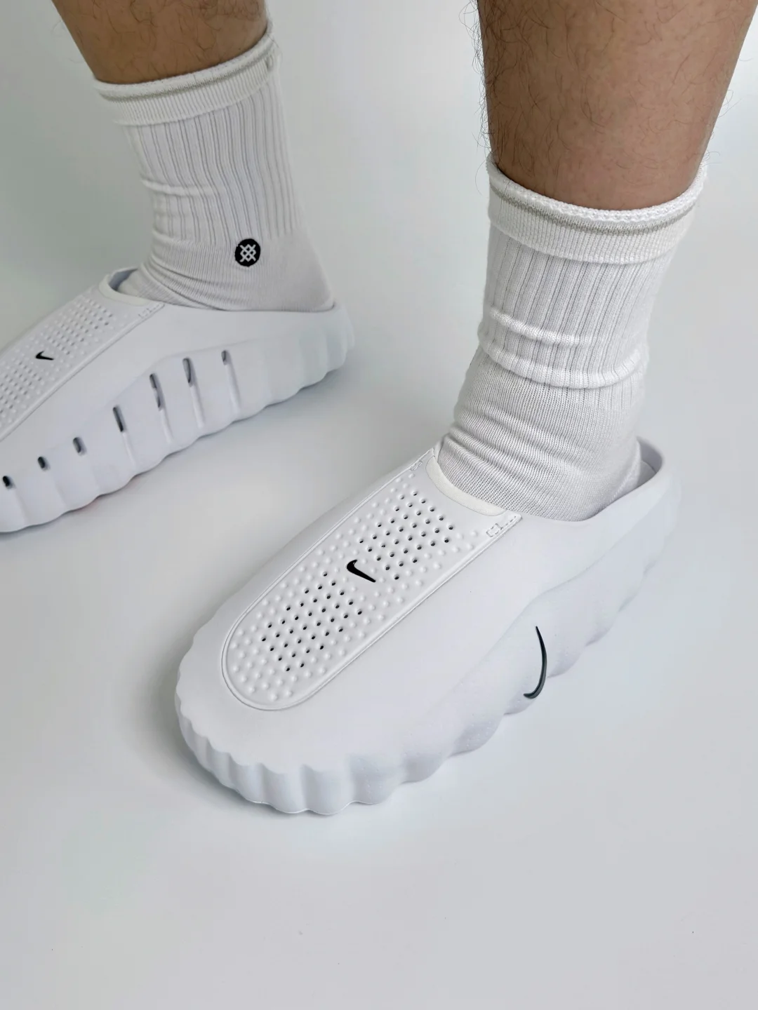 你一定注意到了这双拖鞋