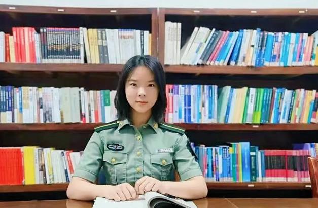 云南考生李盈，差1分上国防科大，拒绝清华北大，选择含恨复读。2020年，云南考生