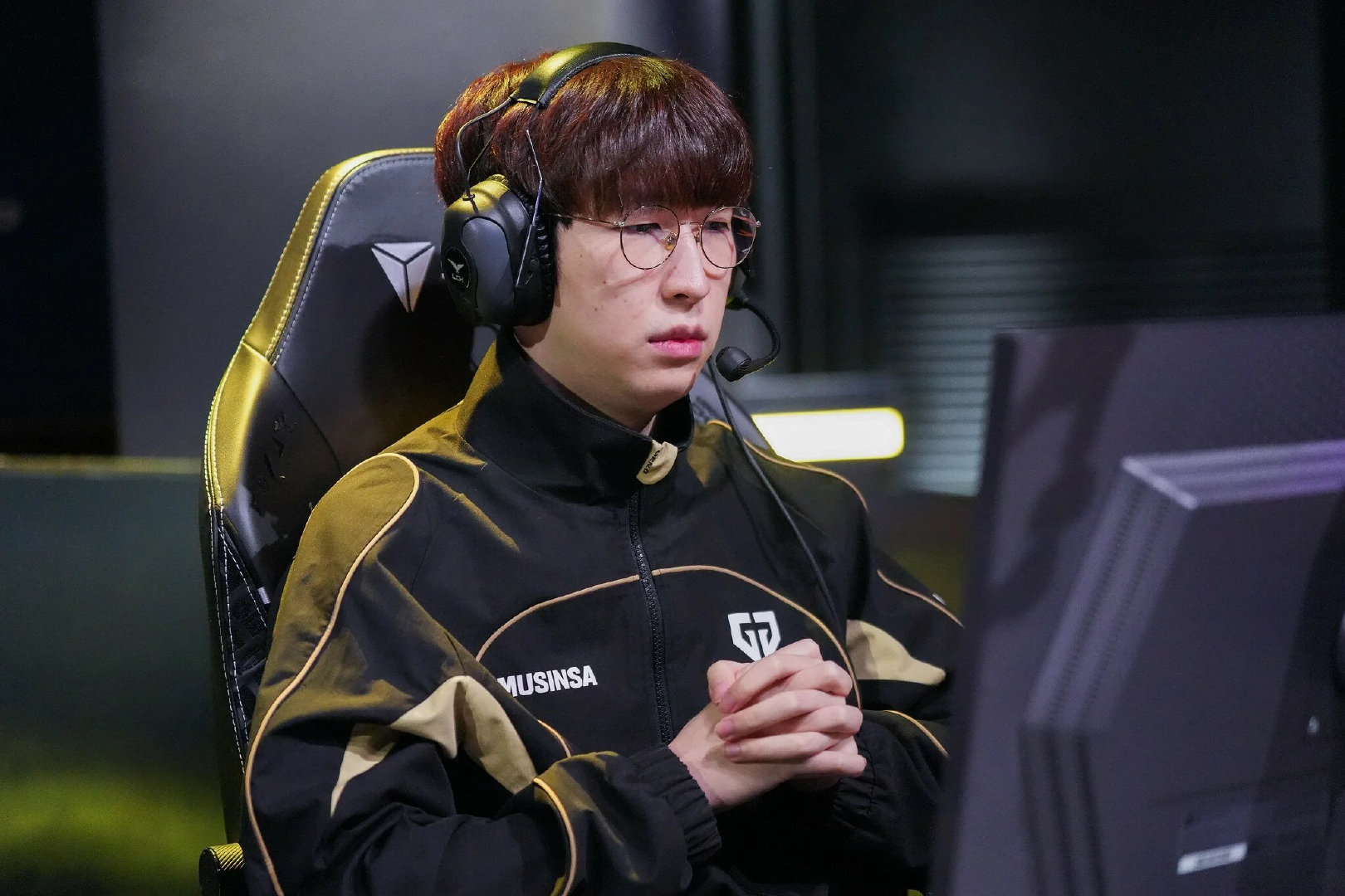 2026全球先锋赛GEN以3比0战胜JDG，赛后GEN辅助Duro选手接受韩文流