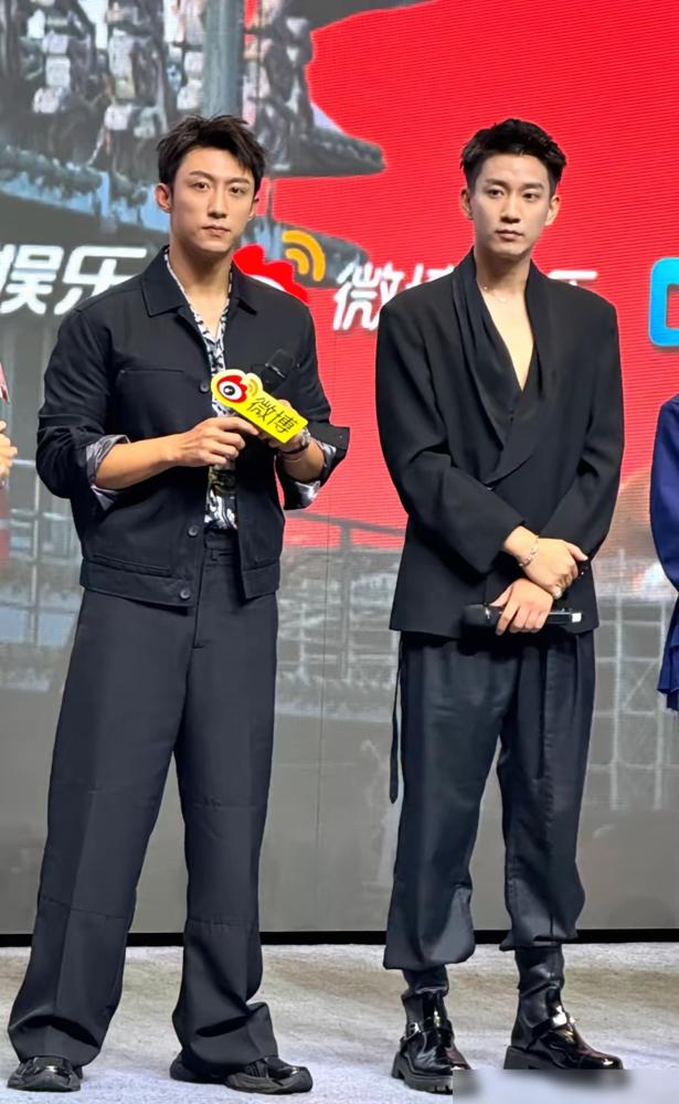 别信镜头，信片场。都说王子奇不上镜，和黄景瑜同框才显真章。可这“真章”，在戏