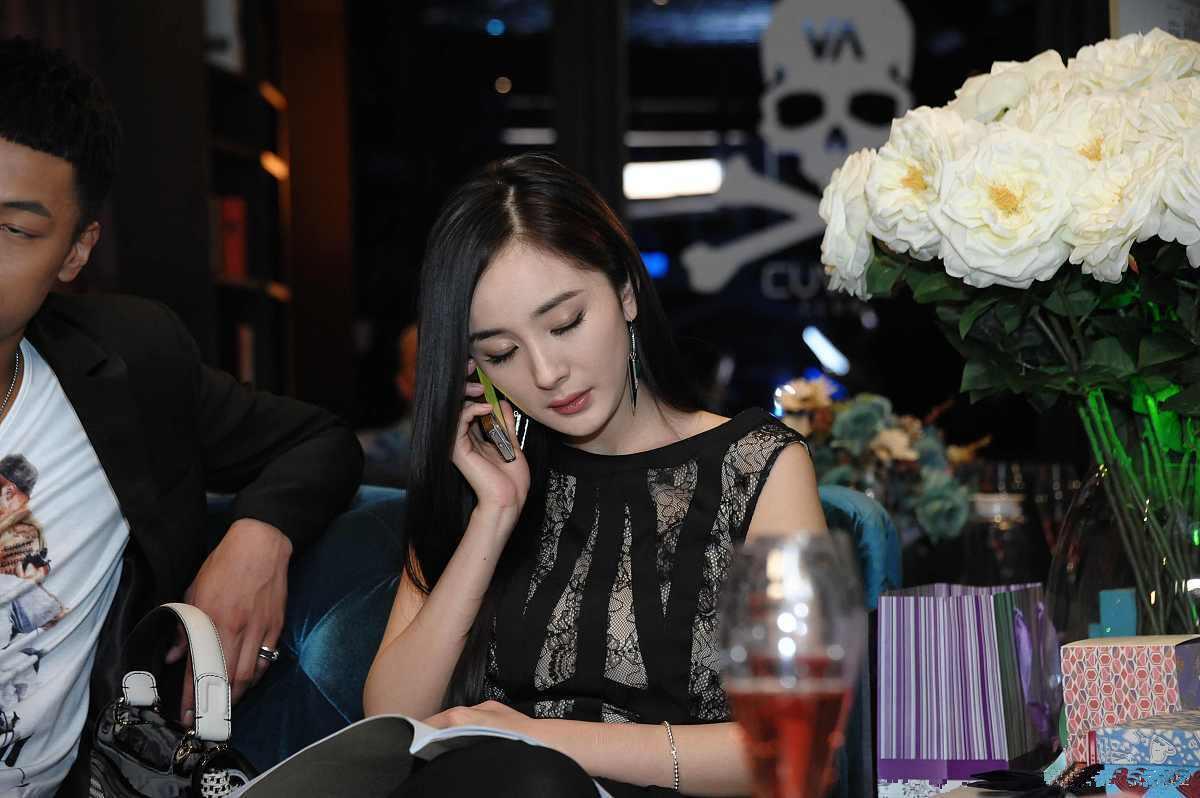 杨幂黑长直早期黑长直的幂姐，真的太好看了！