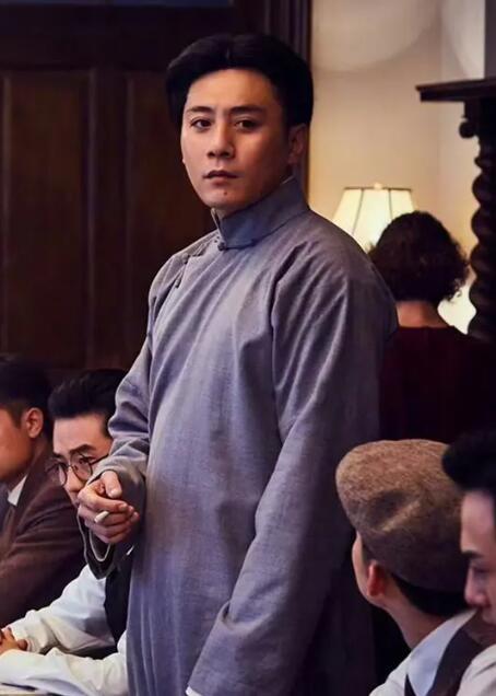 刘烨演的主席和唐国强演的主席我更倾向刘烨演的更好！因为刘烨采访时说，他要演出主席