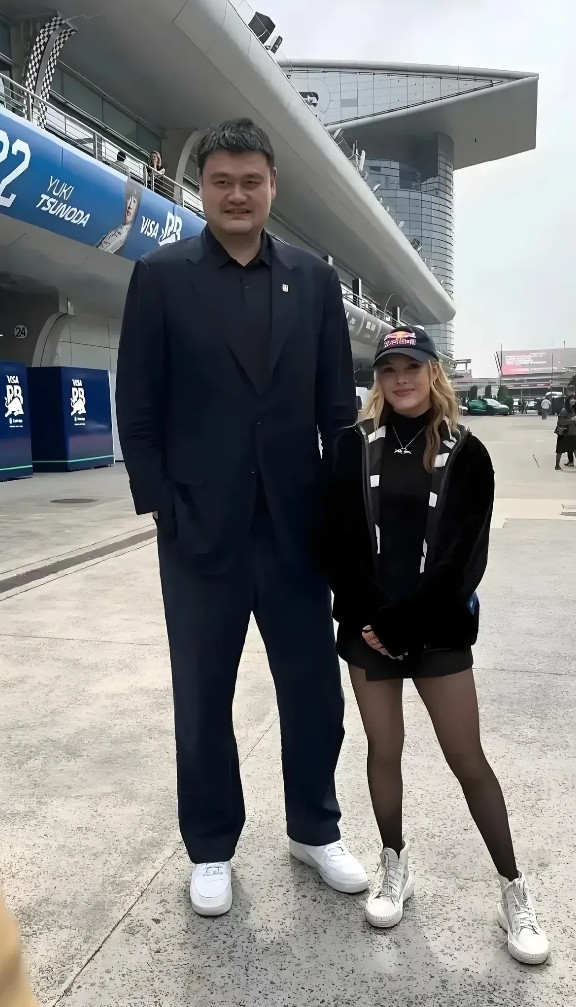 姚明这身高炫得……我竟然哑口无言。哈哈哈