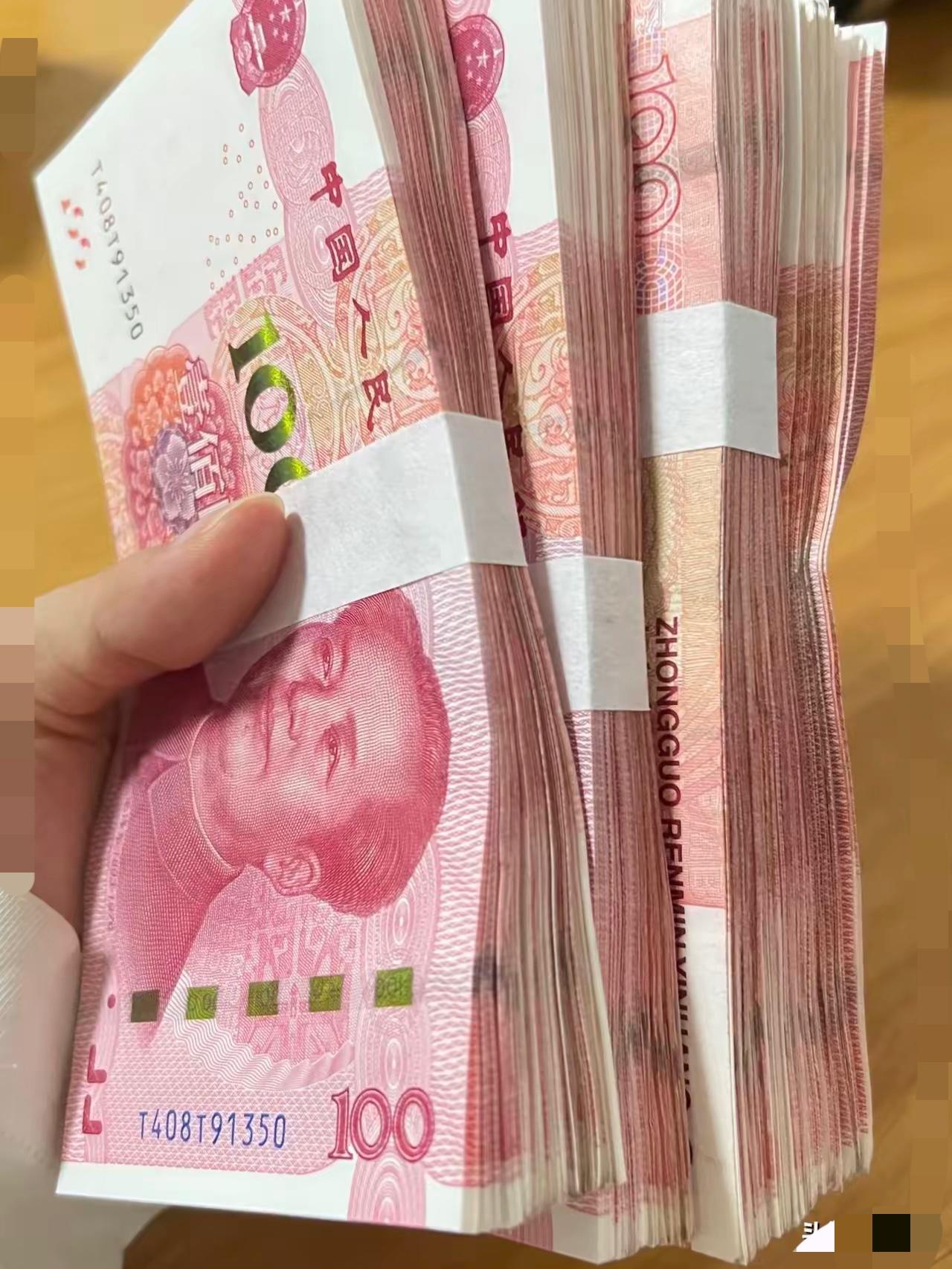 中秋没回家，给爸妈转36000过节费，电话没挂断，听见小姨吐槽我，刚要发火，却听