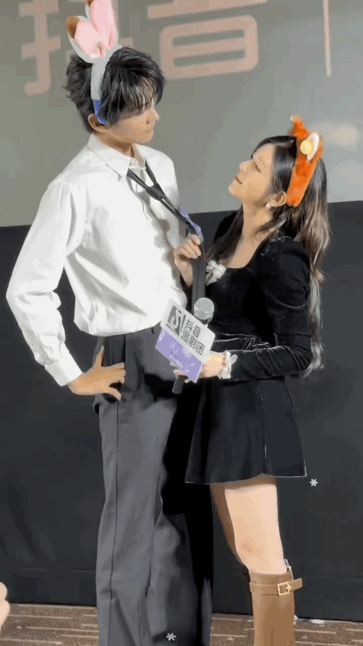 陈妍希离婚了真好，年轻帅气的弟弟随便撩彻底放飞自我了和周柯宇两人相差20岁，在各