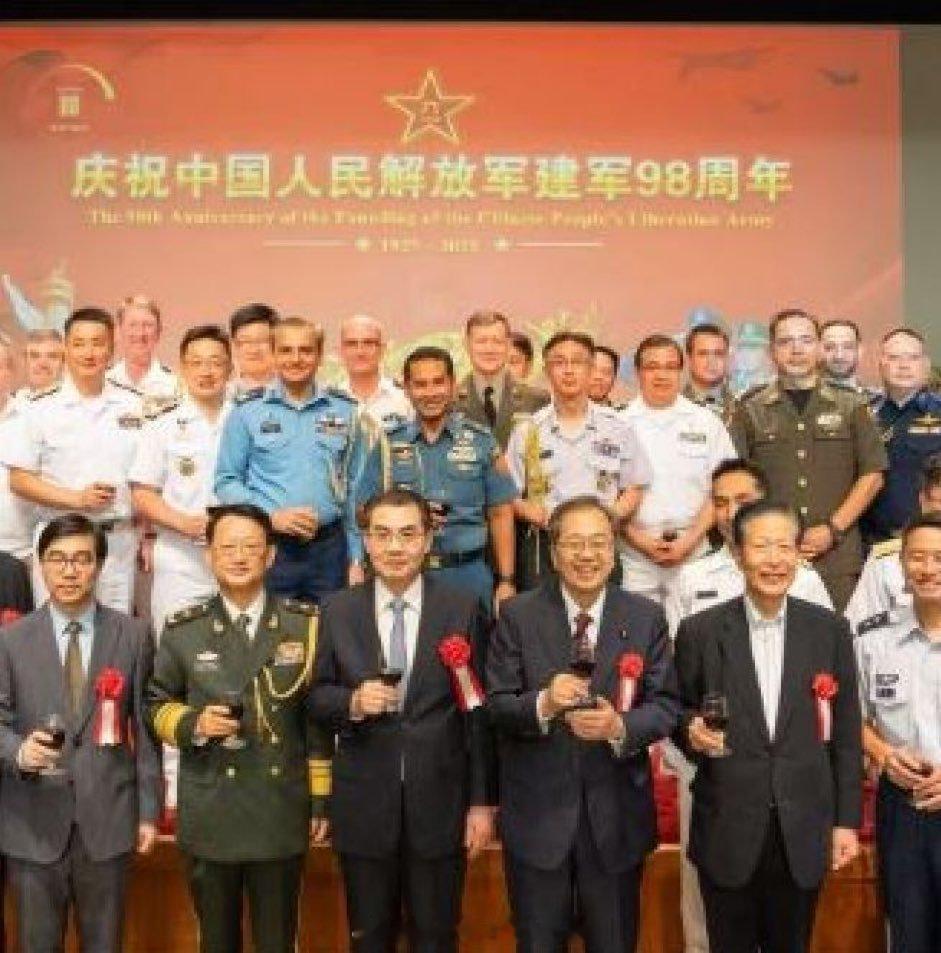 公明党现任代表齐藤铁夫和前前任代表山口那津男（中间隔了一个任期只有40多天就因为