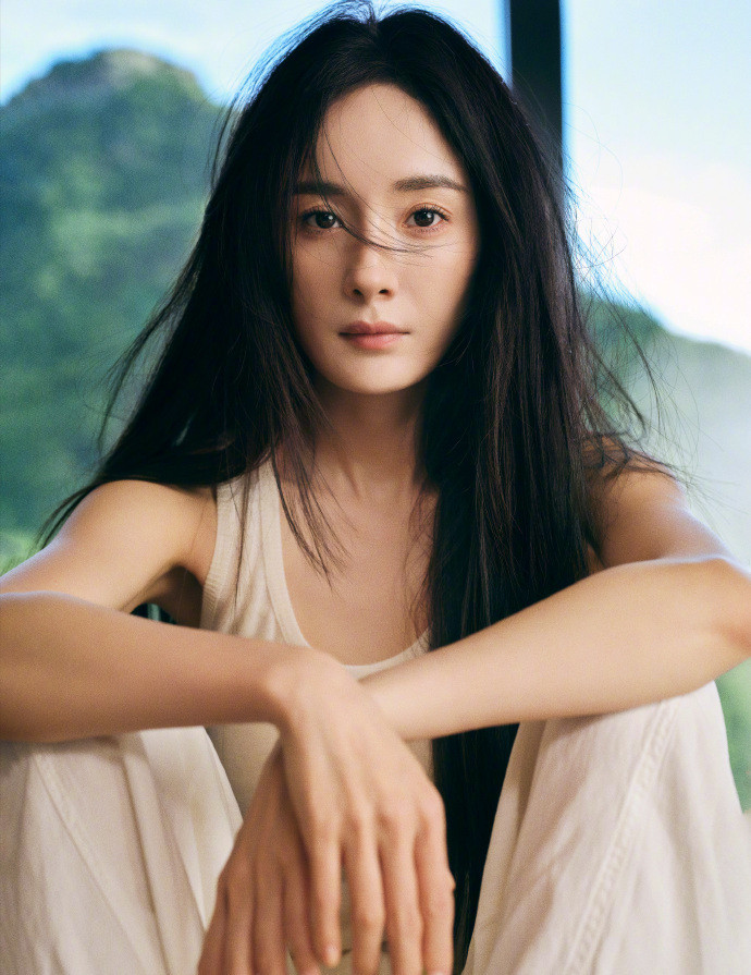 杨幂生活感大片杨幂生活感大片，拍的真的是太有质感了呀，祝咱们的姐生日快乐~感