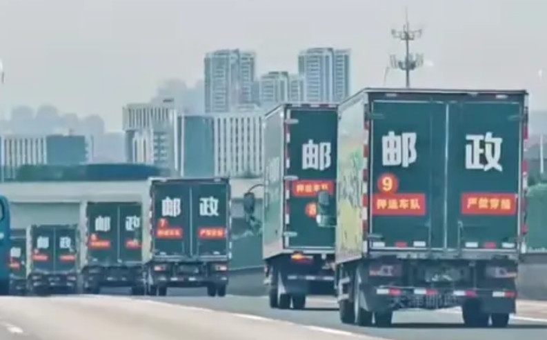 高考倒计时，邮政车队又出发了！有人说“邮政车队”不能插，可有人就是不服，非要试一