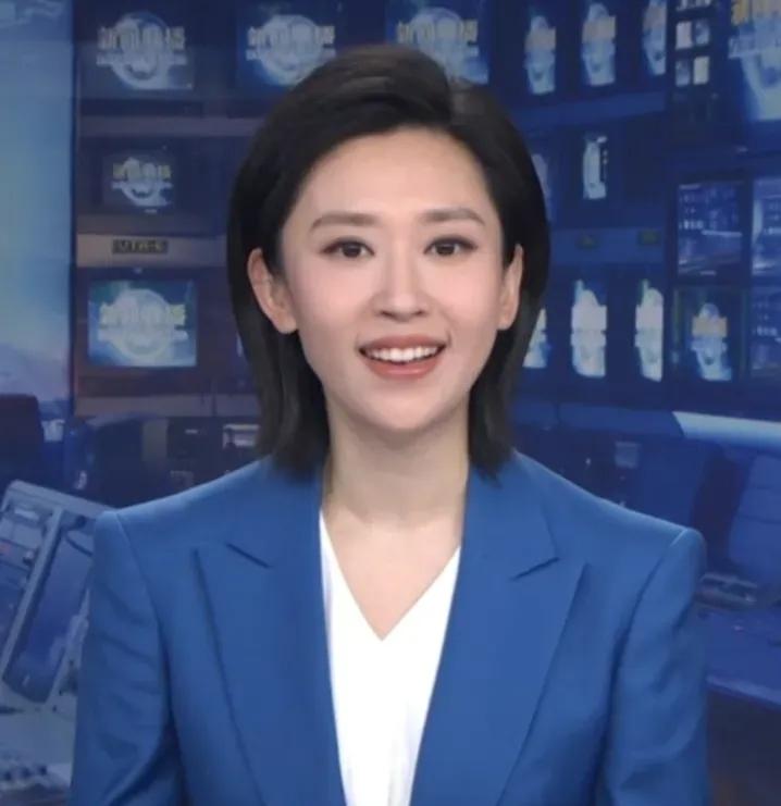昨天晚上新闻联播的主持人王音棋真迷人啊，搞得我一夜未眠，想来想去脑子里都是她美丽