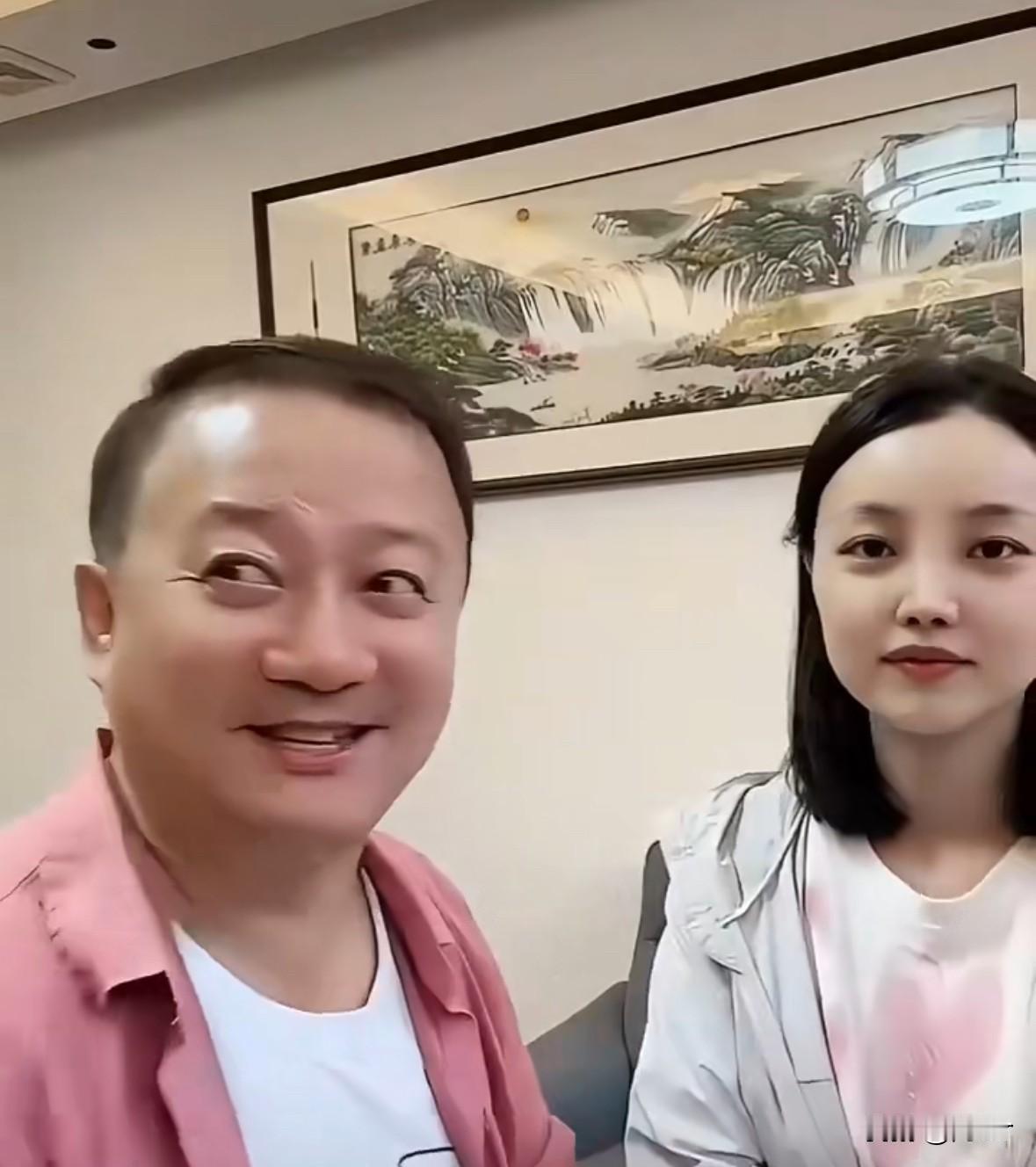 最近赵本山在三亚送出三套房，第一套给了何庆亏，第二套给了唐建军女儿，但是唐建军需