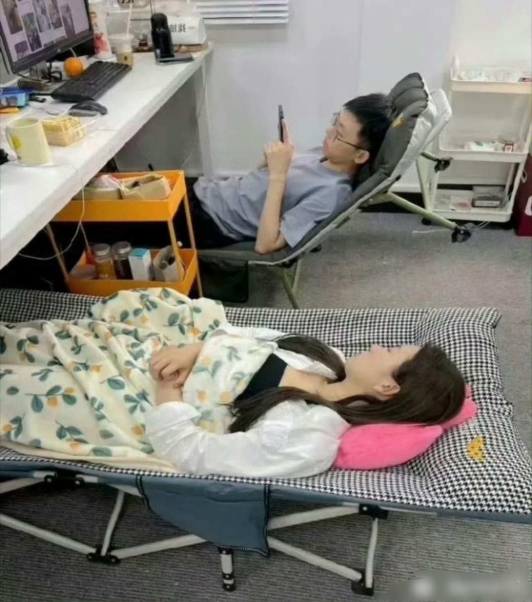 办公室这样午睡，会尴尬吗？