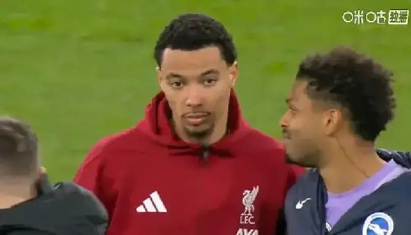 利物浦主场2比0赢了布莱顿，埃基蒂克一个头一个脚搞定进球，现在暂时爬到联赛第六。