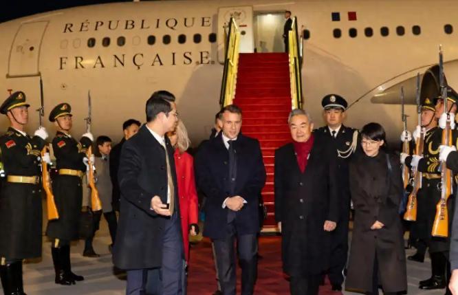 马克龙以后很难在中国拿到大单了，因为他脸太善变了，前脚刚跟中国达成协议，后脚就对