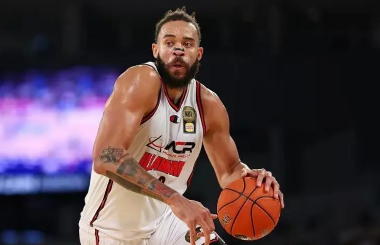 随着麦基正式空降北京，不出意外！CBA本赛季球队冲冠概率如下:4.广厦--1