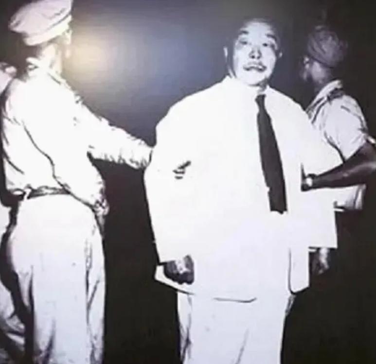 1950年，国军上将陈仪被押去刑场，监刑的蒋鼎文给他送来酒菜，陈仪怒斥：“不必了