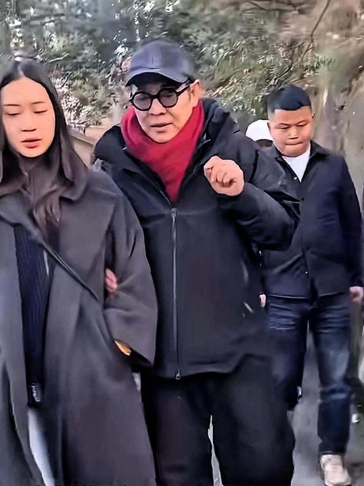 扎心对比！同样是功夫巨星，72岁成龙风光无限，63岁李连杰却被甲亢毁了一生