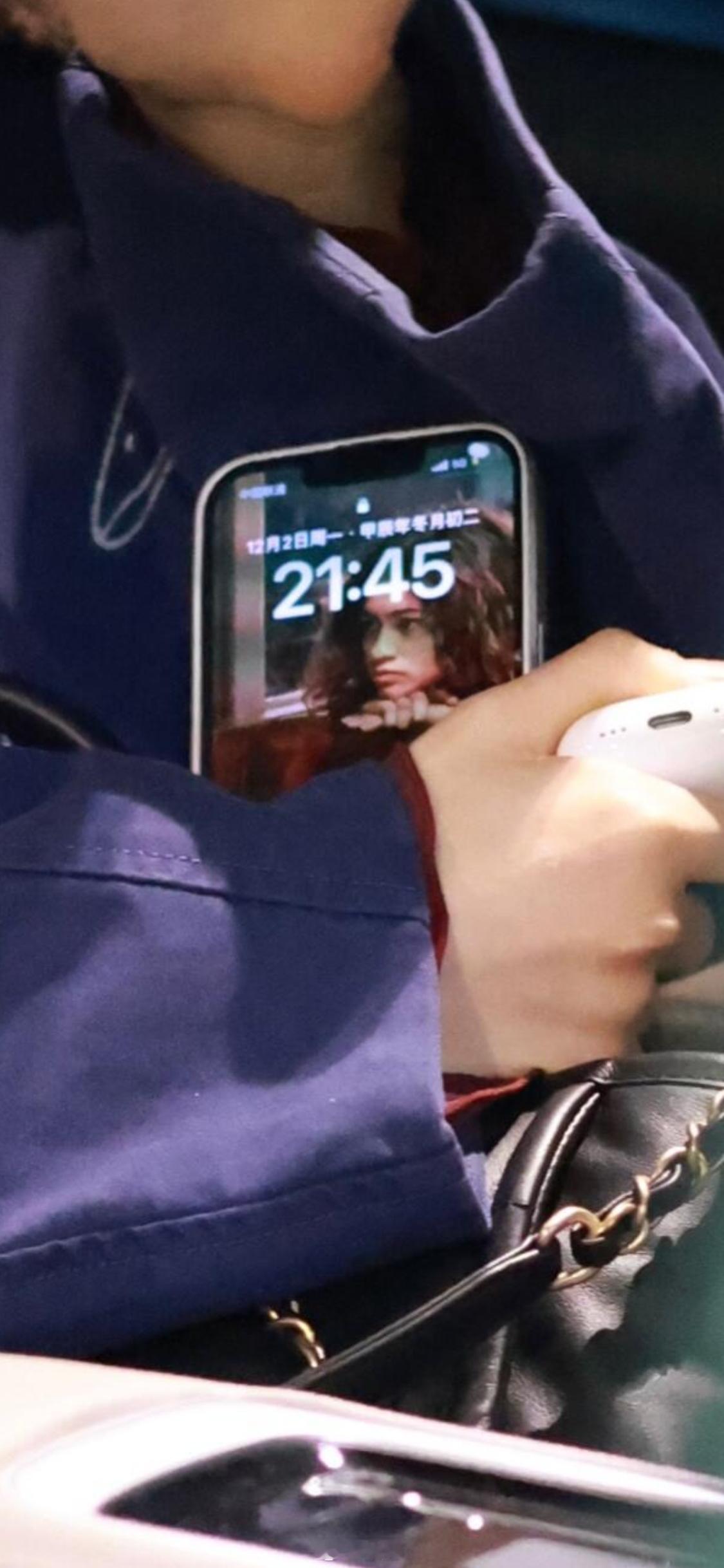 好看又可爱又有气质又有内涵的张子枫也还在用iPhone14