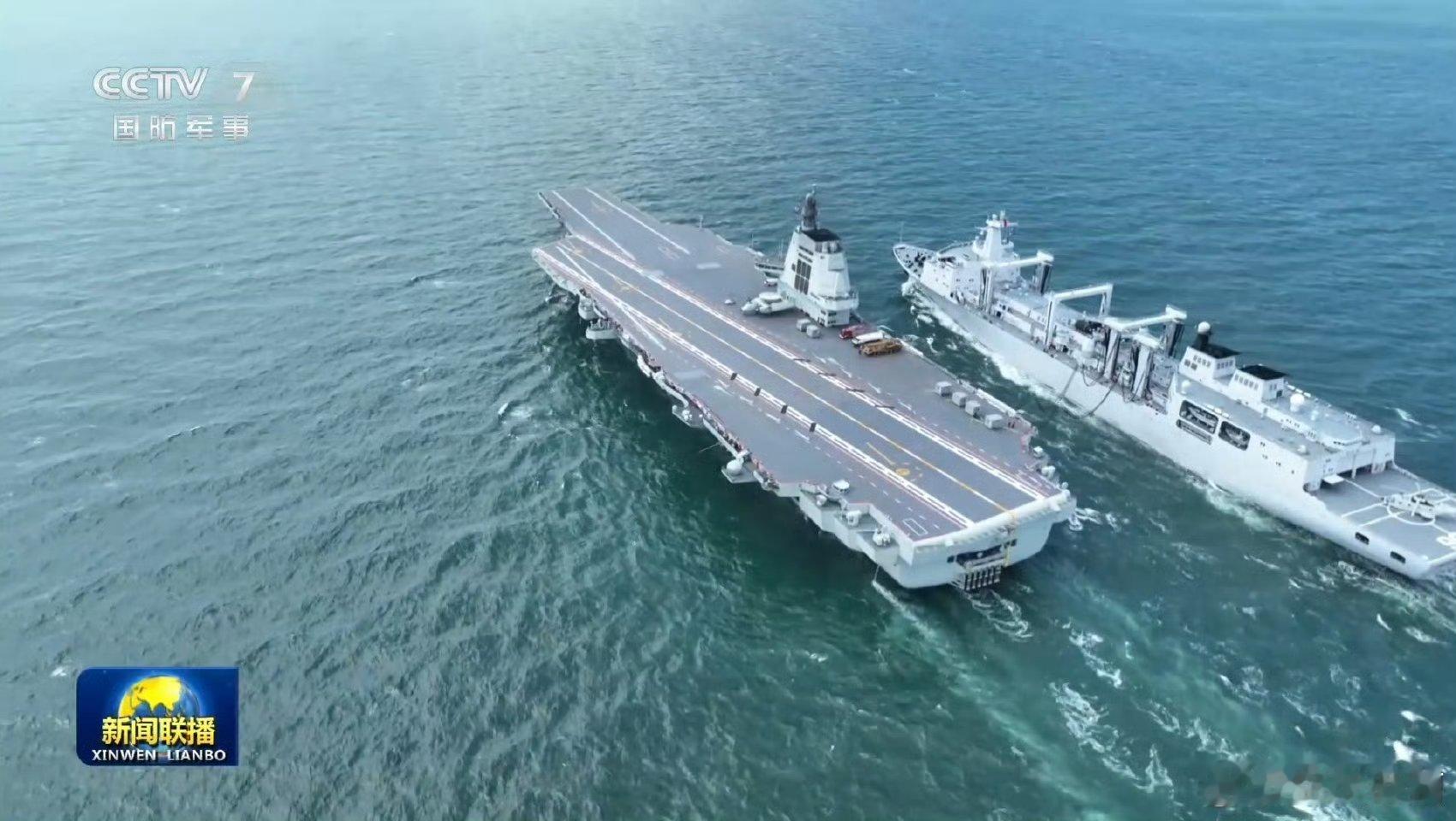 福建舰接受901补给舰的补给训练在加速，最快速度形成全面战斗力，时不我待对了，传