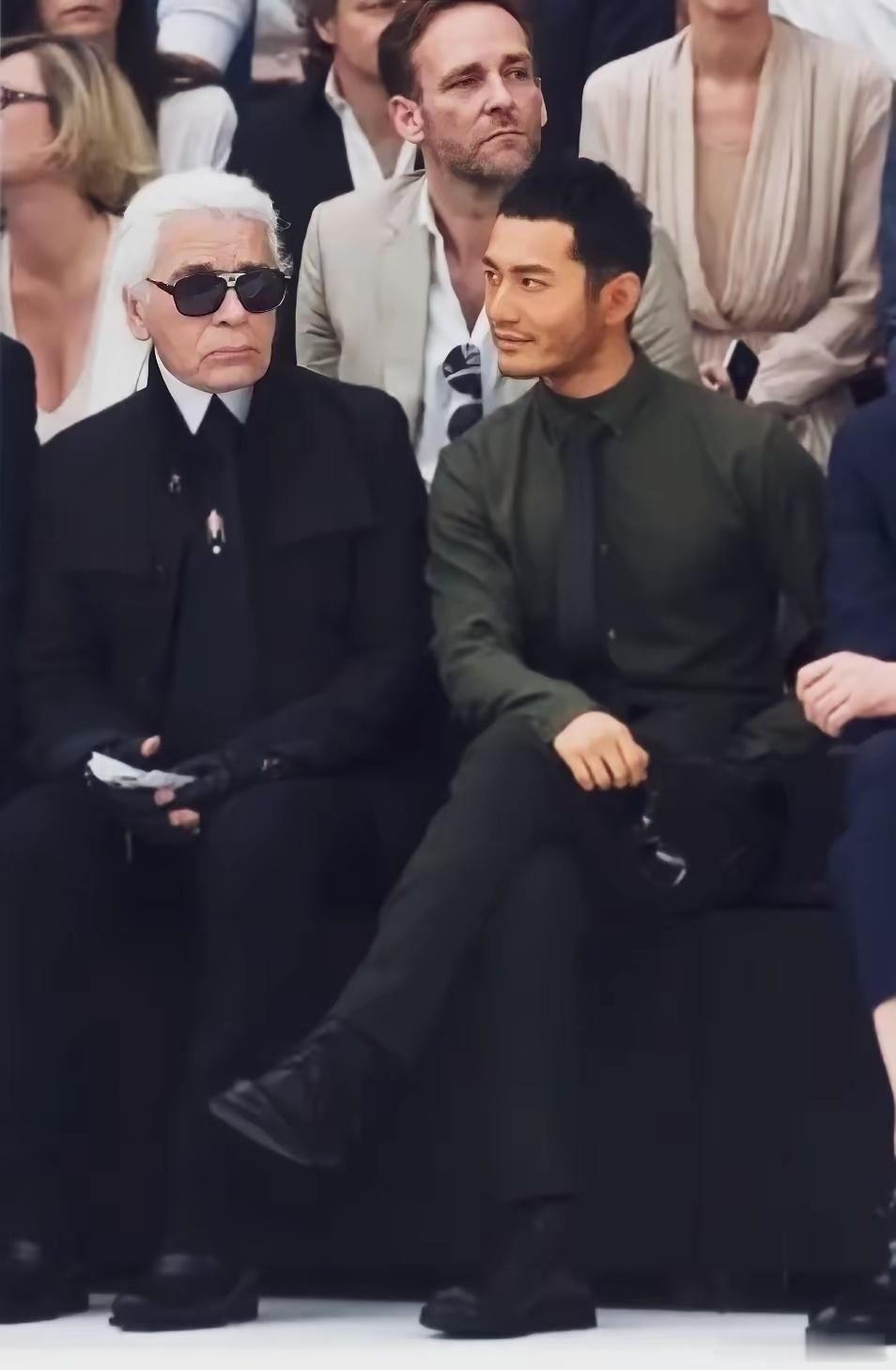 这是黄晓明最好看的发型，五官立体，硬汉形象帅出圈。现在老了非要走小鲜肉路线。